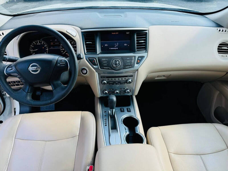 2017 Nissan Pathfinder SL