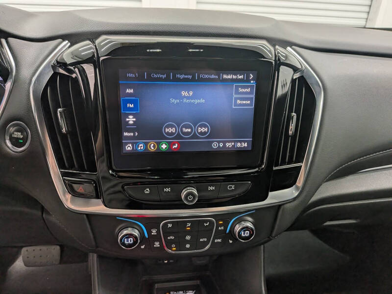 2022 Chevrolet Traverse LT Cloth