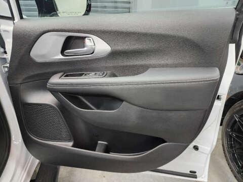 2024 Chrysler Pacifica Touring