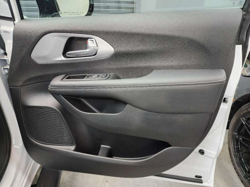 2024 Chrysler Pacifica Touring