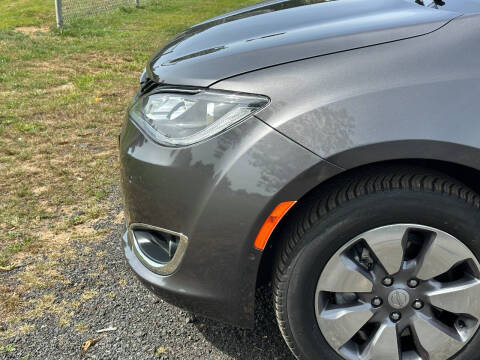 2017 Chrysler Pacifica Hybrid Platinum