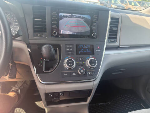2018 Toyota Sienna LE 8-Passenger