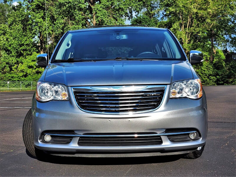 2015 Chrysler Town and Country Touring-L