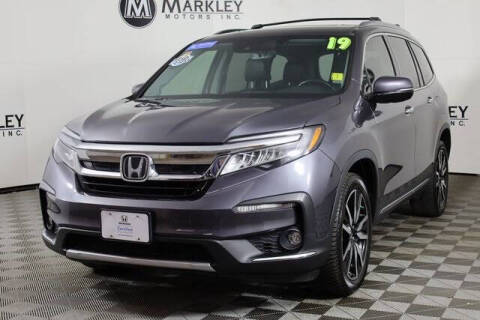 2019 Honda Pilot Touring w/Rear Captain's Chairs