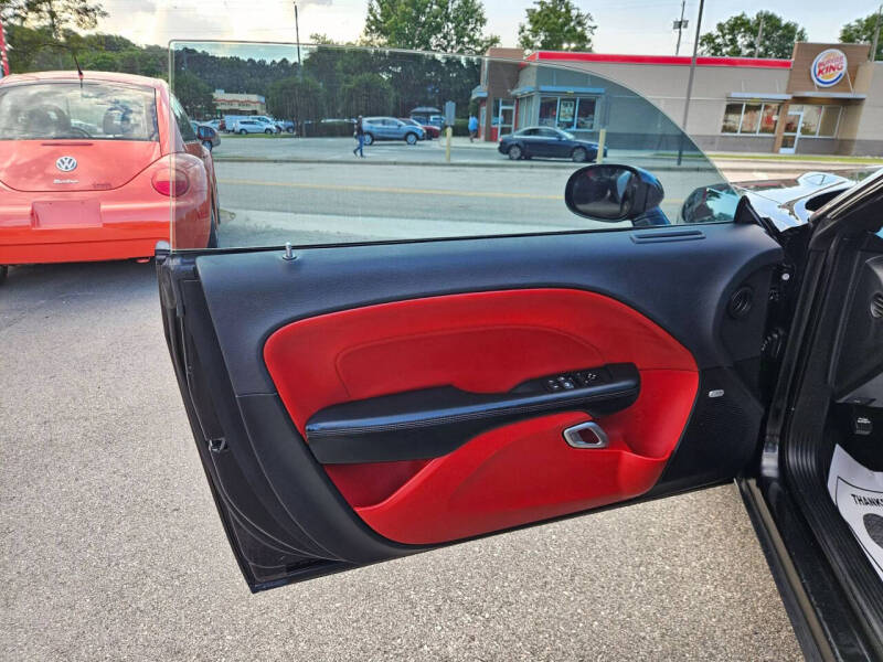 2015 Dodge Challenger SXT Plus