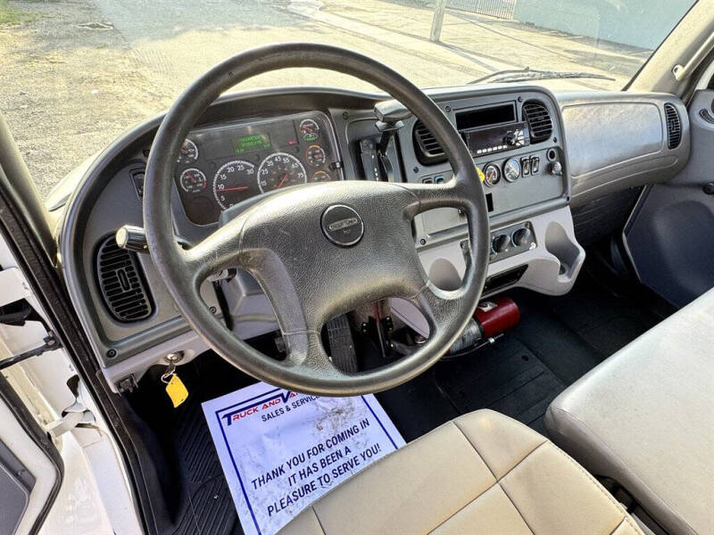 2018 Freightliner M2 106