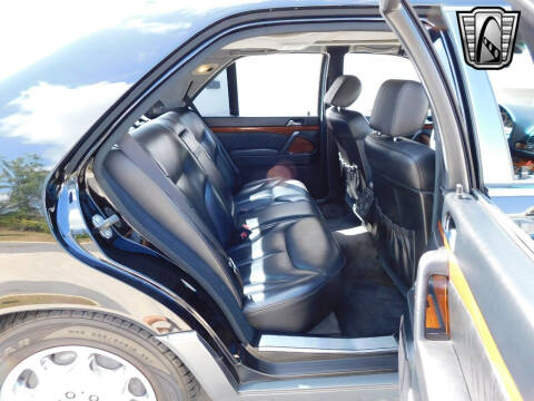 1992 Mercedes-Benz 300-Class 300 SE