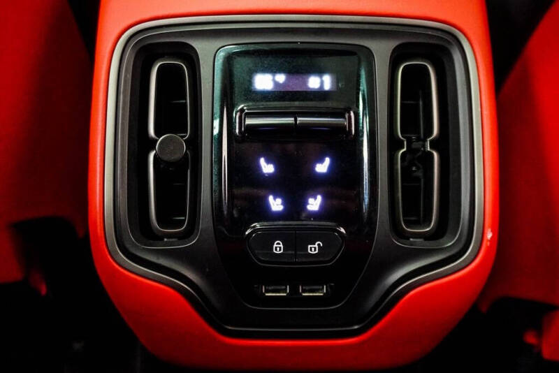 2021 Aston Martin DBX