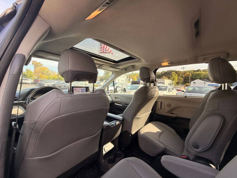 2022 Toyota Sienna XLE 7-Passenger