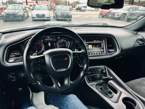 2017 Dodge Challenger 392 HEMI Scat Pack Shaker