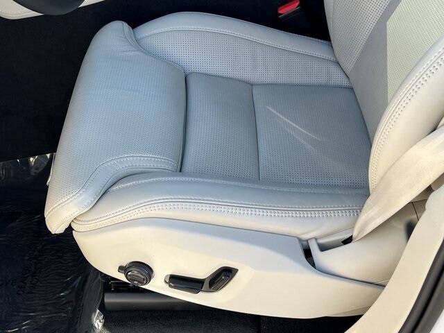 2023 Volvo XC90 Recharge T8 Ultimate Bright Theme 6P