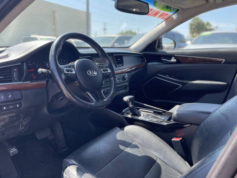 2017 Kia Cadenza Premium