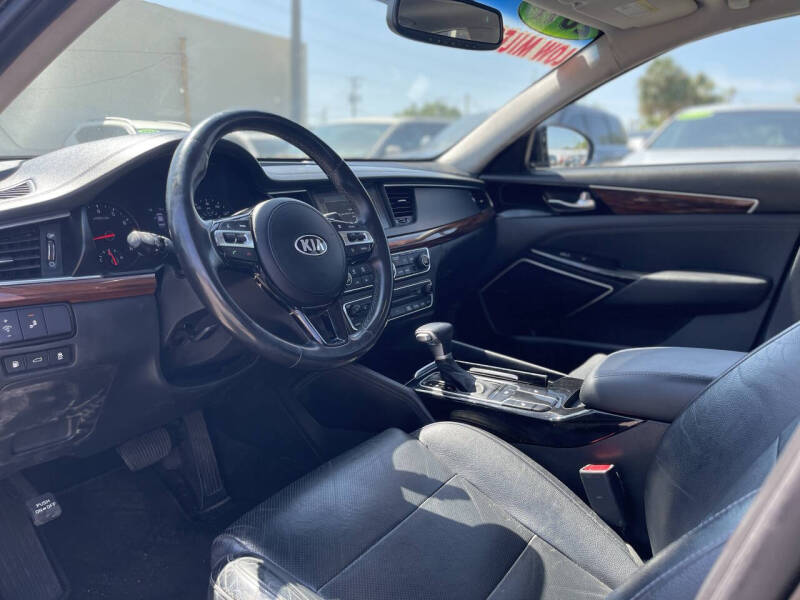 2017 Kia Cadenza Premium