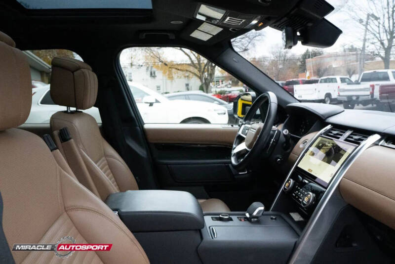 2022 Land Rover Discovery P300 S