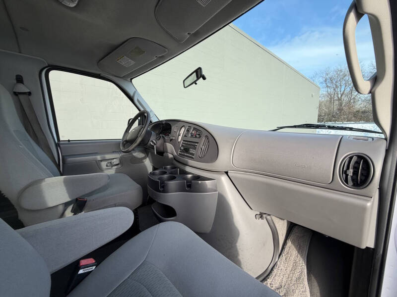 2007 Ford E-Series E-150 XLT