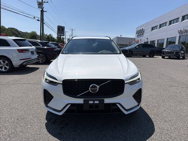 2025 Volvo XC60 B5 Plus Dark Theme