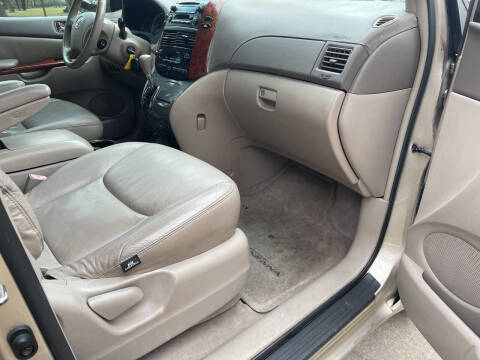 2004 Toyota Sienna XLE 7 Passenger