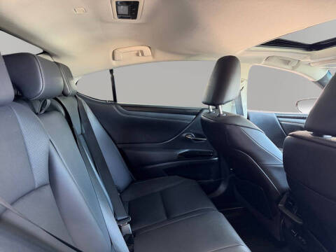 2022 Lexus ES 300h