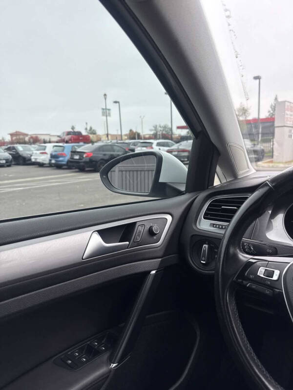 2015 Volkswagen e-Golf SEL Premium