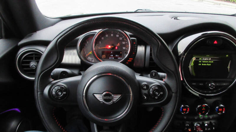 2015 MINI Cooper S photo 32