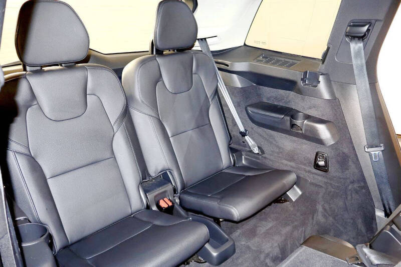 2017 Volvo XC90 T6 Momentum