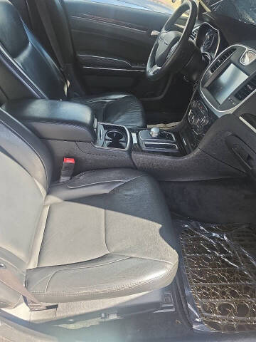 2016 Chrysler 300 Limited