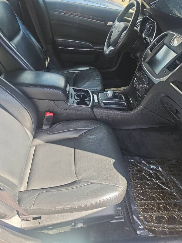 2016 Chrysler 300 Limited