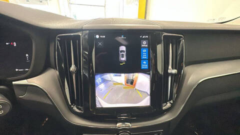 2024 Volvo XC60 B5 Core Dark Theme