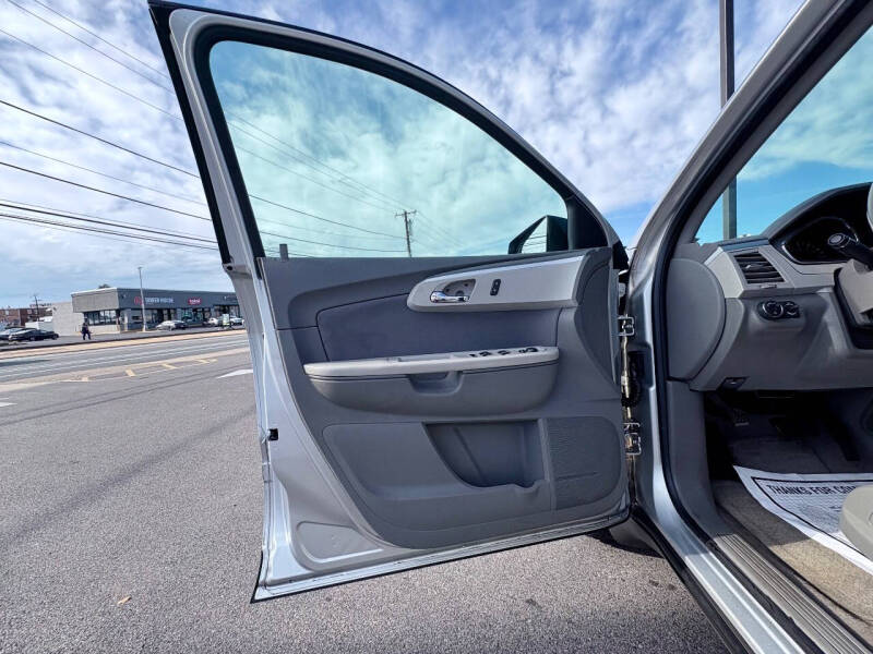 2011 Chevrolet Traverse LS