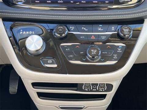 2021 Chrysler Pacifica Hybrid Touring L