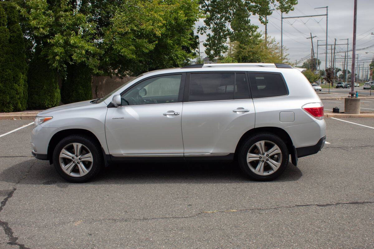 2011 Toyota Highlander for sale at Vrbo Motors in Linden, NJ