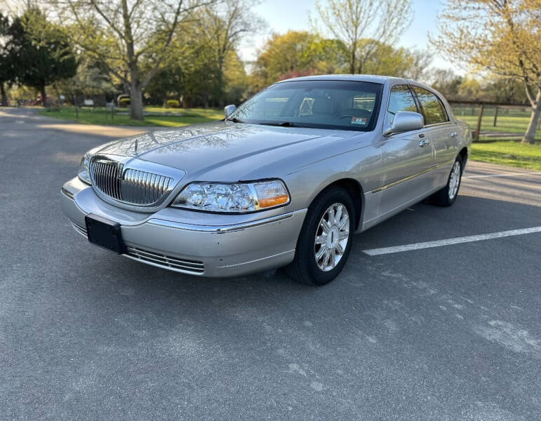 2006 Lincoln Town Car for sale at Auto Isle in Bridgeton NJ