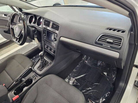 2019 Volkswagen Golf SE