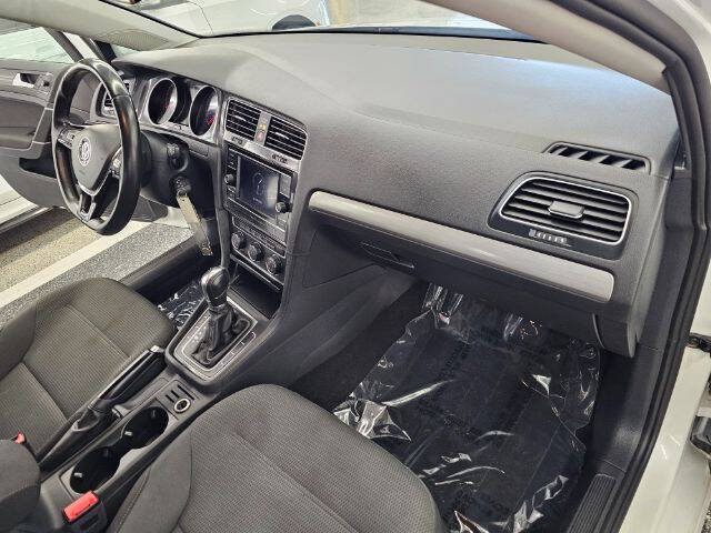 2019 Volkswagen Golf SE