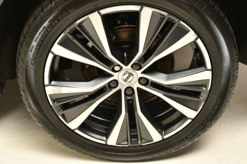 2022 Volvo XC60 B5 Momentum