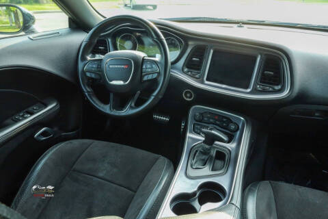 2017 Dodge Challenger 392 HEMI Scat Pack Shaker