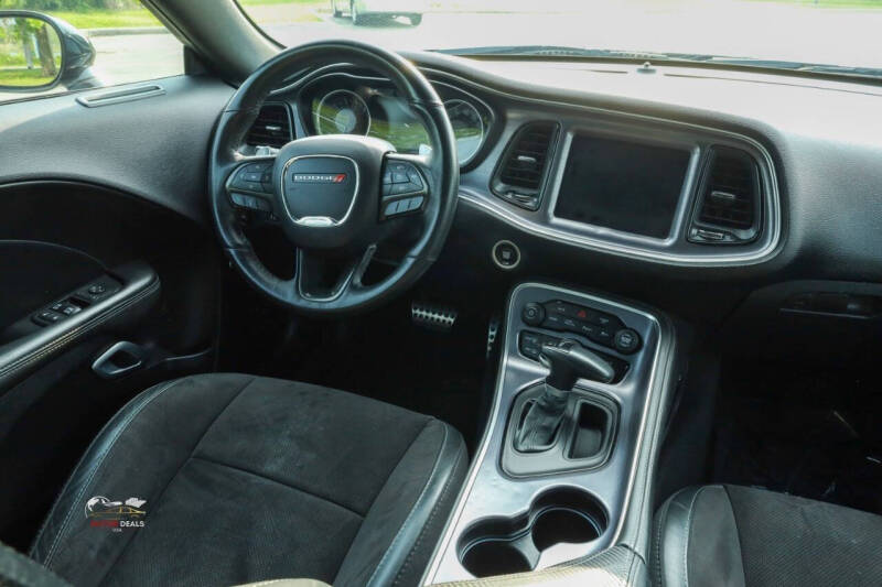 2017 Dodge Challenger 392 HEMI Scat Pack Shaker