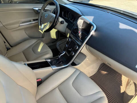 2016 Volvo XC60 T5 Drive-E Premier