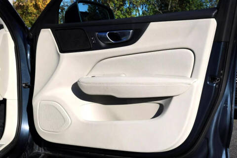 2020 Volvo V60 T5 Momentum