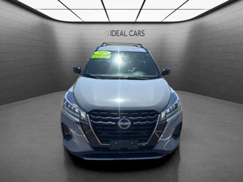 2022 Nissan Kicks SR