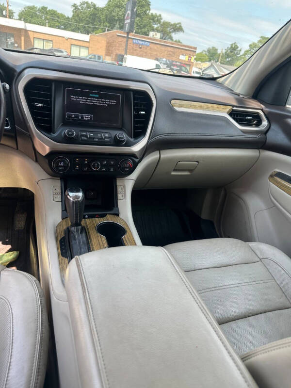 2017 GMC Acadia Denali