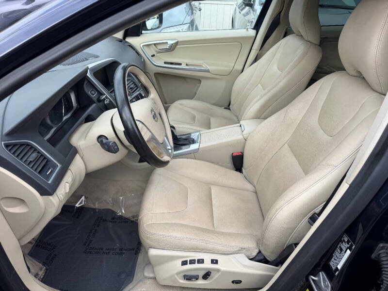 2016 Volvo XC60 T5 Drive-E Platinum