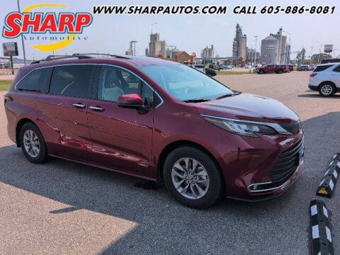 2021 Toyota Sienna XLE 8-Passenger Photo