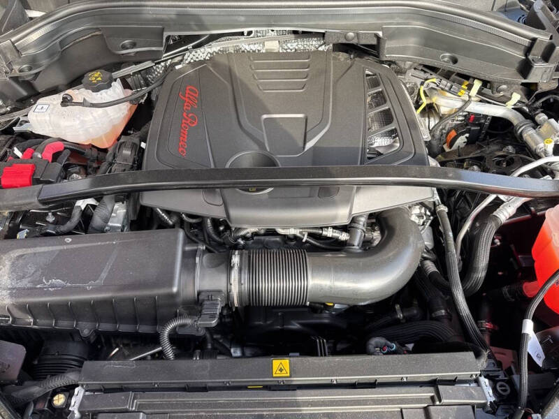 2025 Alfa Romeo Stelvio Intensa