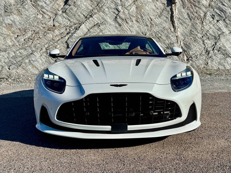 2025 Aston Martin DB12 V8