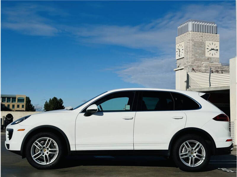 2017 Porsche Cayenne Platinum Edition