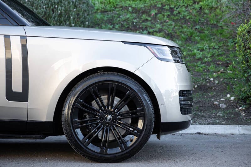 2023 Land Rover Range Rover SE photo 34