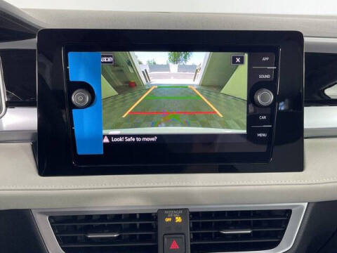 2025 Volkswagen Taos SE 4Motion