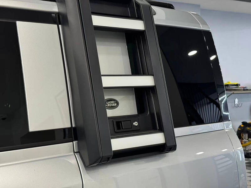 2023 Land Rover Defender 110 X-Dynamic SE