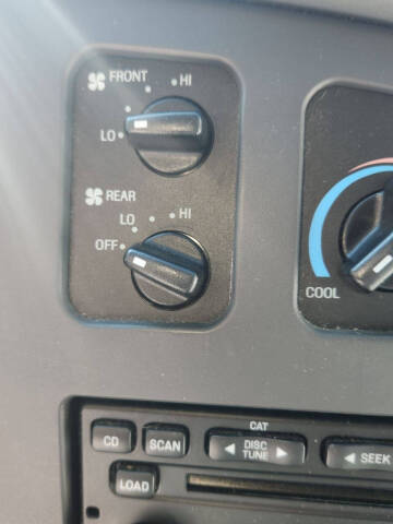 2006 Ford E-Series E-250 SD